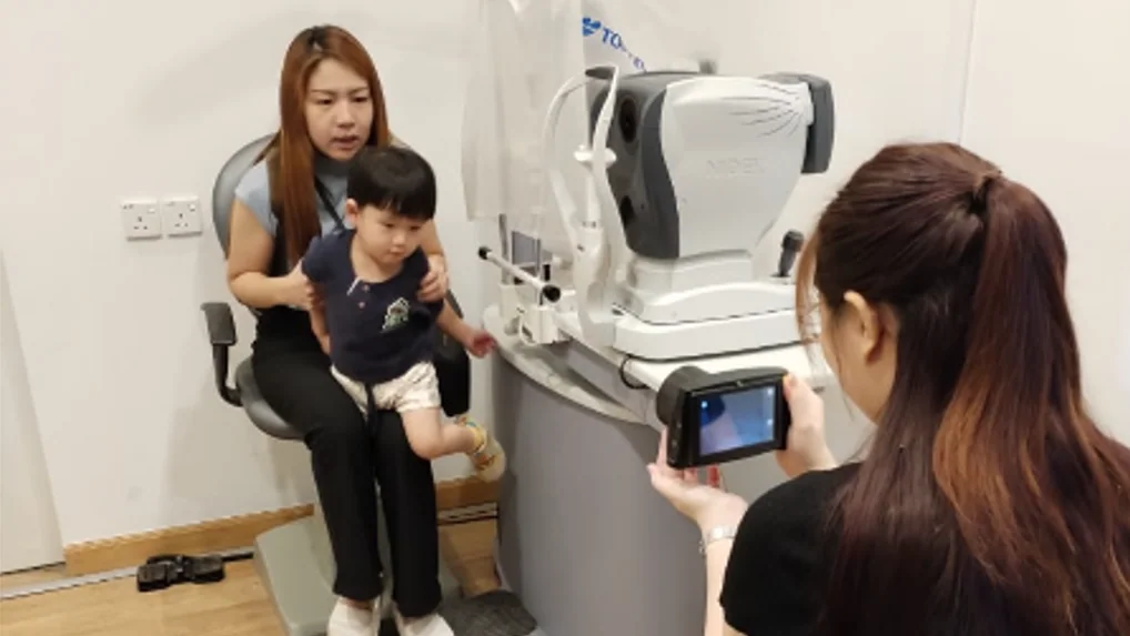 On 28 March, Eyecon collaborated with Mahkota Medical Centre (MMC) in an event supporting children’s health and vision. We provided complimentary vision and eye health screenings for participating children, promoting early detection and raising awareness on the importance of eye care from a young age.